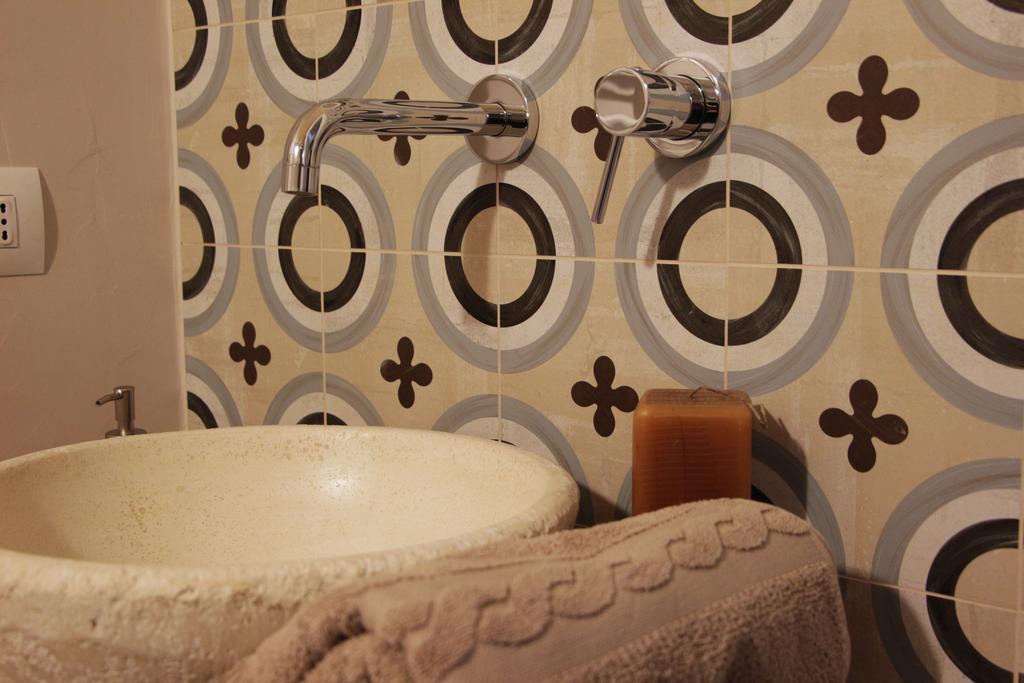 Palazzo Manfredi - Bed And Breakfast Monopoli Bagian luar foto
