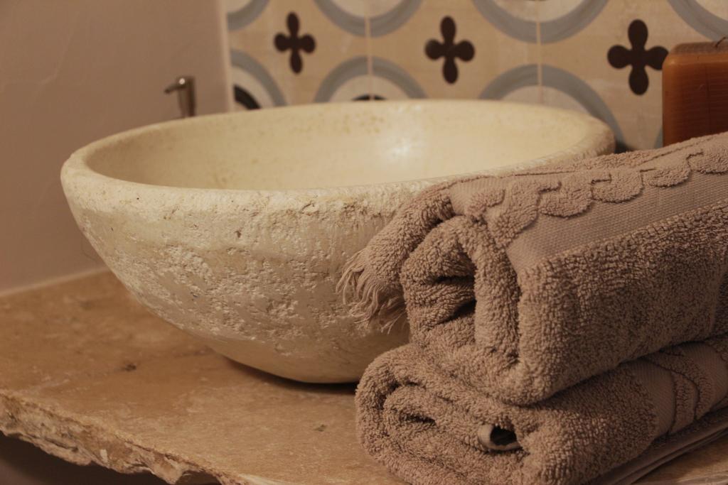 Palazzo Manfredi - Bed And Breakfast Monopoli Bagian luar foto